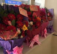 花送雷锋手，情暖雷锋心——“万朵鲜花送雷锋”活动温暖落幕